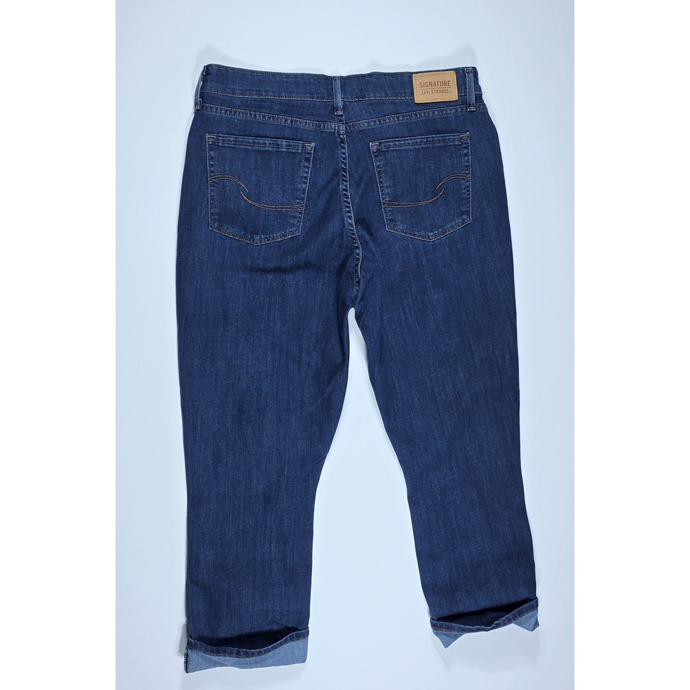 Signature by Levi Strauss Womens Mid-Rise Capri Jeans Dark Wash Blue Denim Crop - Picture 2 of 9